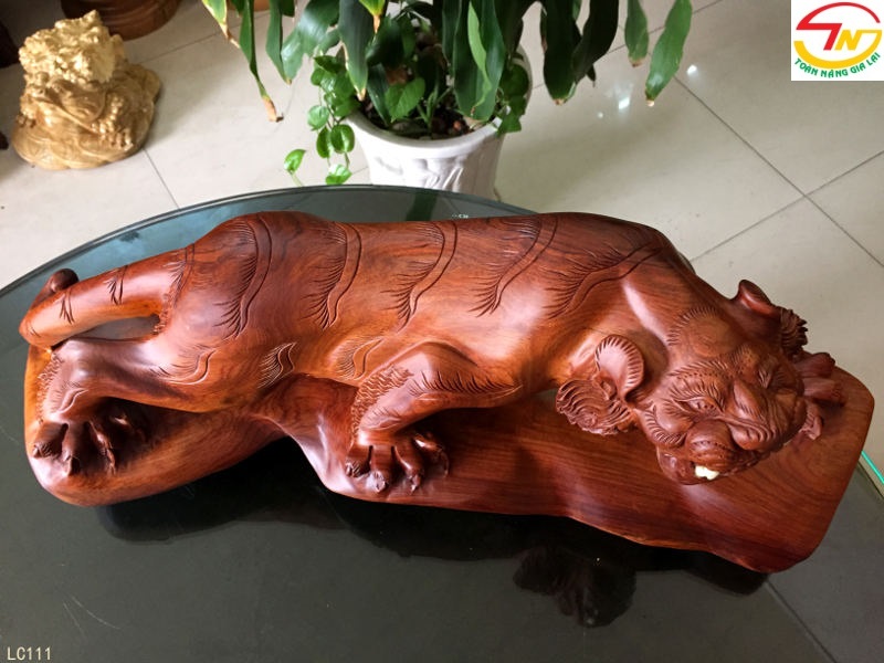 tượng con hổ bằng gỗ