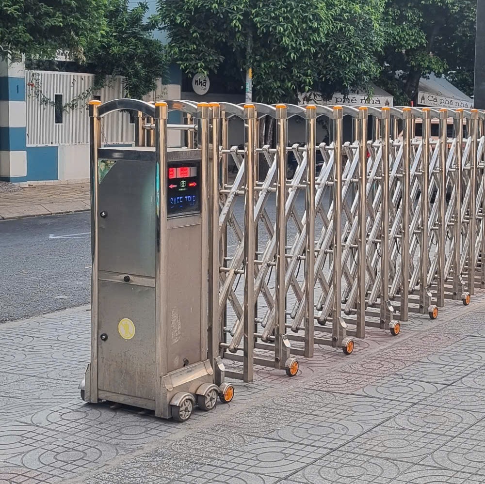 Cổng xếp INOX 201 Không Ray - Mẫu thông dụng nhất trên thị trường
