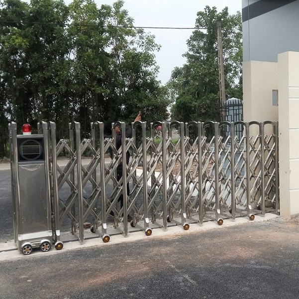 Cổng xếp INOX 201 Có Ray - Mẫu thông dụng nhất trên thị trường