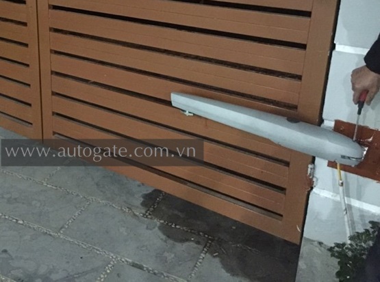 Cổng Tự Động Tay Đòn KingGates Couper 24 400Kg