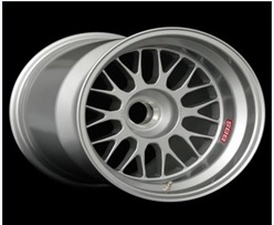 Thiết bị cân bằng động bánh xe ô tô Corghi - thiết bị sửa chữa ô tô tân phát