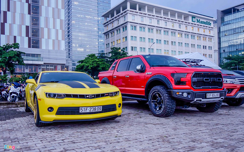 Hai mẫu xe Mỹ hầm hố Chevrolet Camaro và Ford F150 