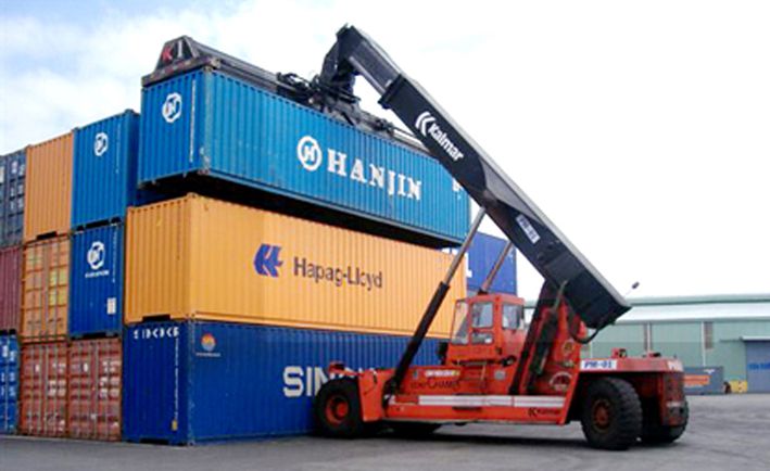 vận chuyển cầu nâng 2 trụ có cổng