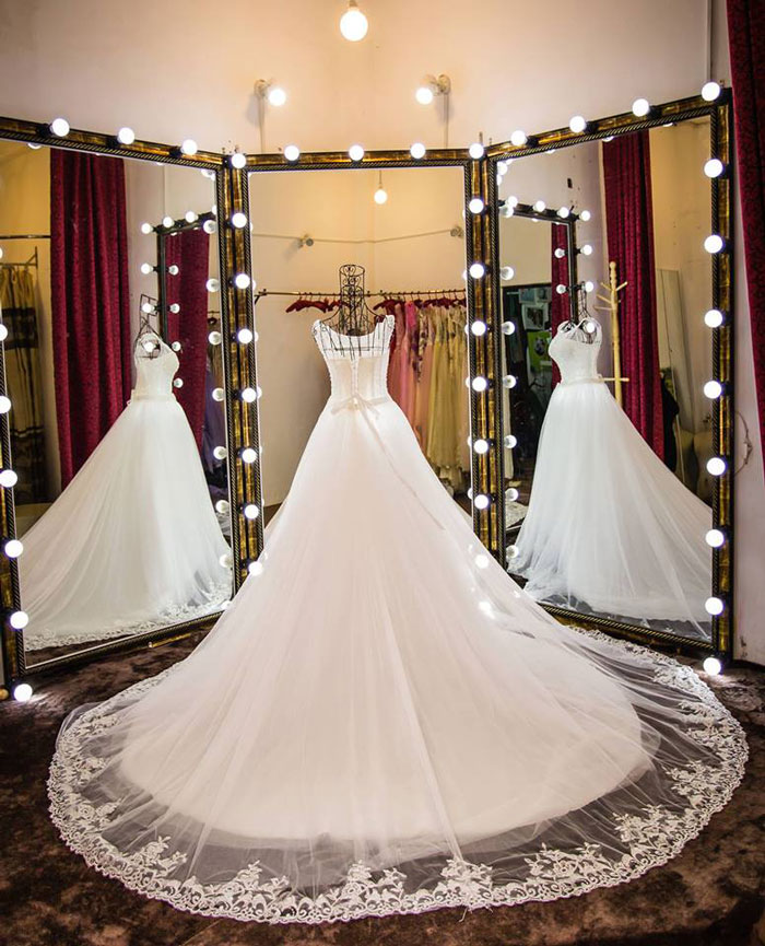 Kinh nghiệm quý giá cho các cô dâu khi thử váy cưới