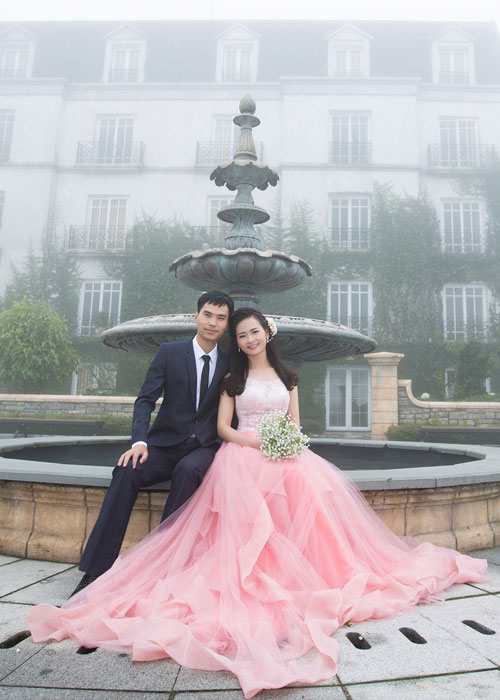 Sự lãng mạn của những chiếc váy cưới màu hồng