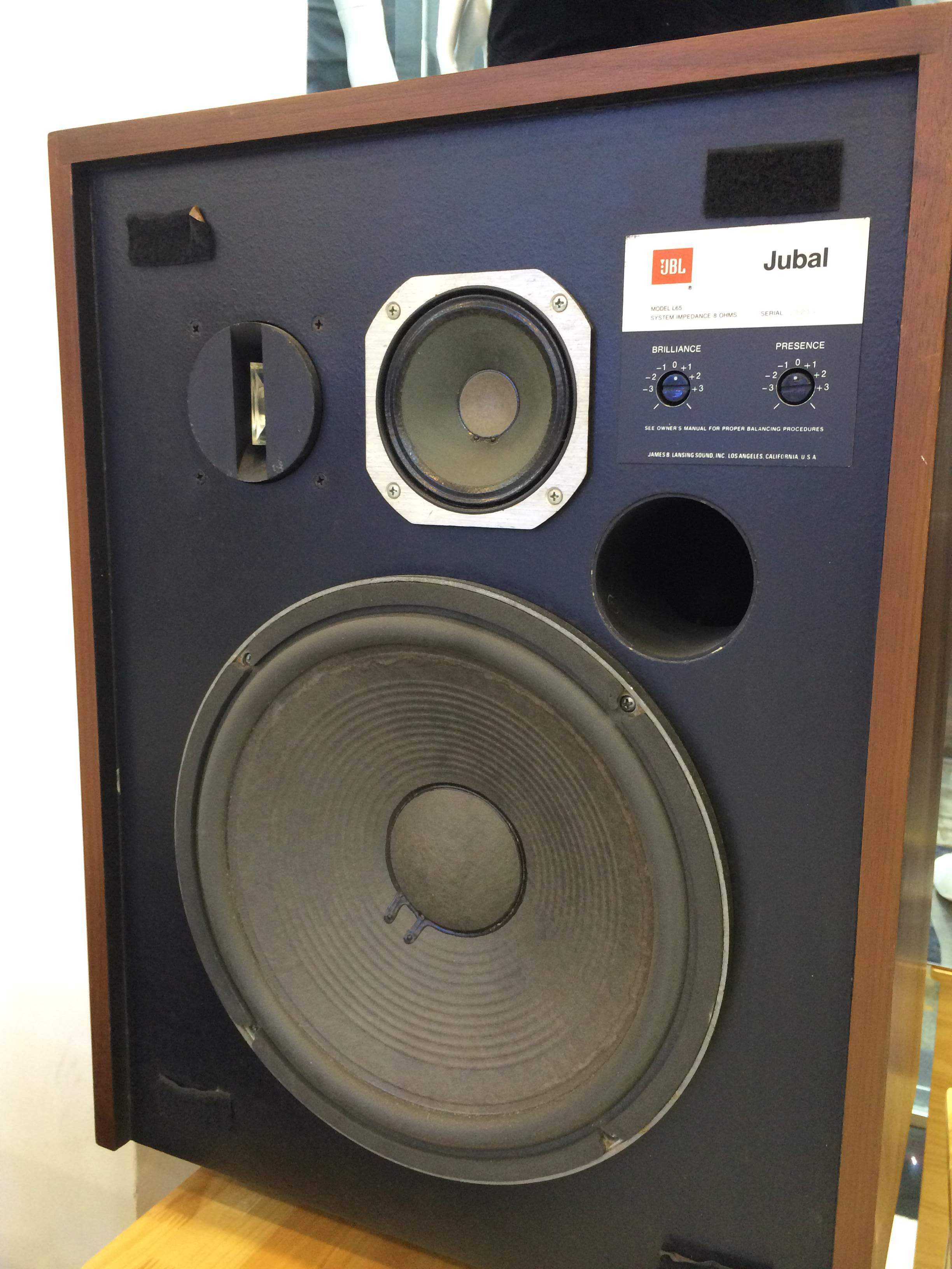 Giá loa JBL L65 Jubal