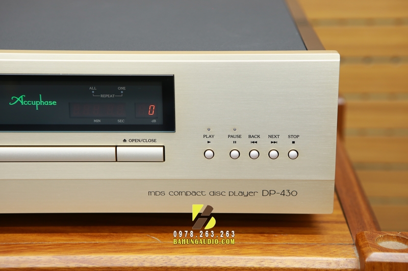 Đầu CD Accuphase DP 430 có thiết kế đẹp