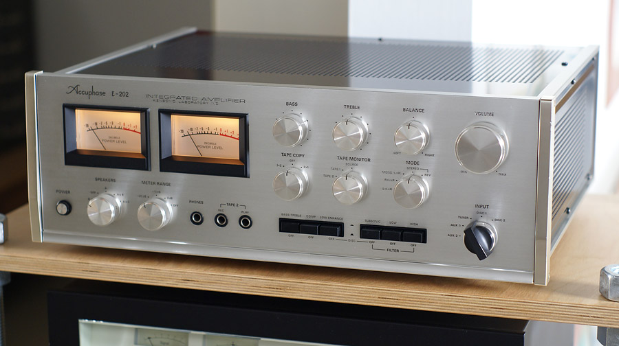 Amply Accuphase E202