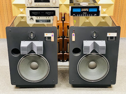 Lựa Chọn Thông Minh: Mua Sắm Loa JBL L300 Tại Audio Bá Hùng