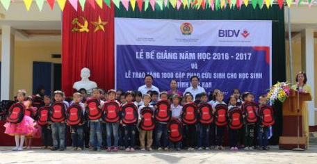 Balo - cặp tặng hoc sinh nghèo