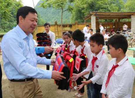 Balo - cặp tặng hoc sinh nghèo