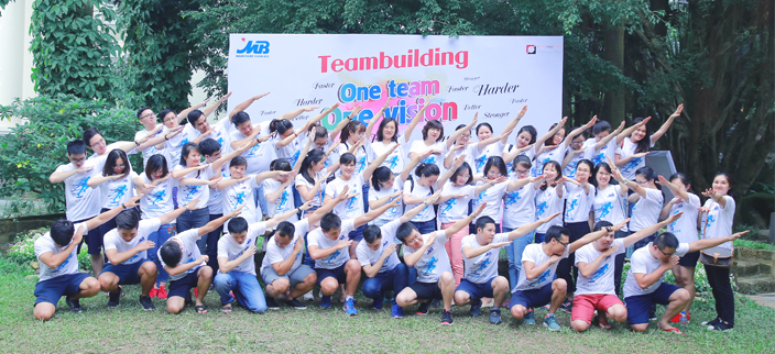 3 Lý do bạn nên may áo đồng phục ngân hàng team building cho nhân viên