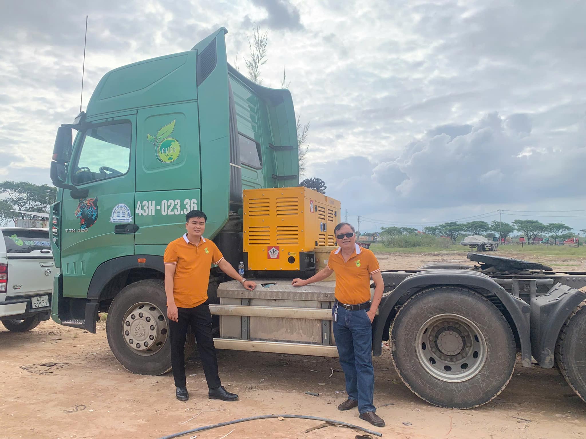 áo phông đồng phục màu cam liên chiểu xanh