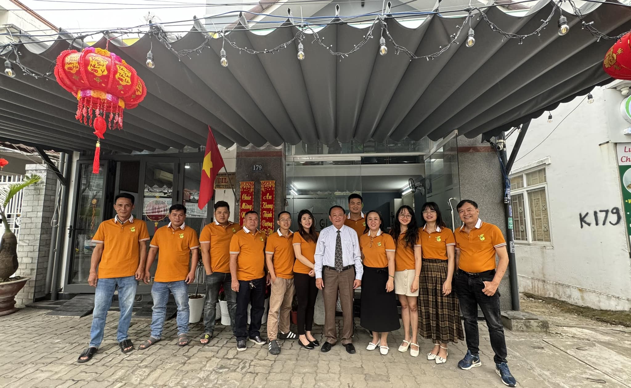 áo phông đồng phục công sở màu cam