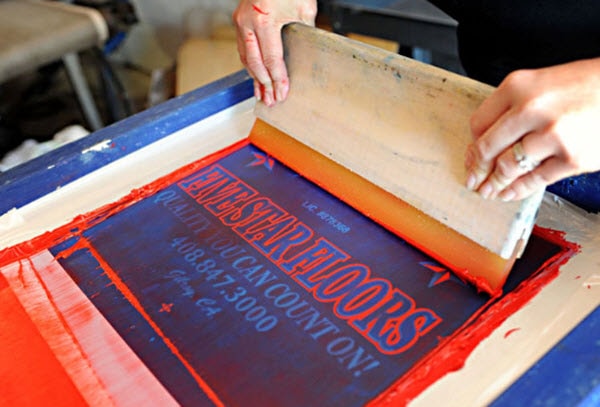 In áo đồng phục bằng công nghệ in lưới