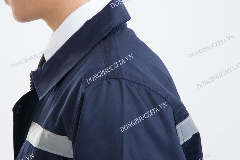 chi tiết cổ áo đồng phục kỹ thuật