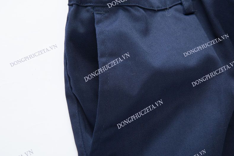 chi tiết túi quần áo đồng phục kỹ thuật