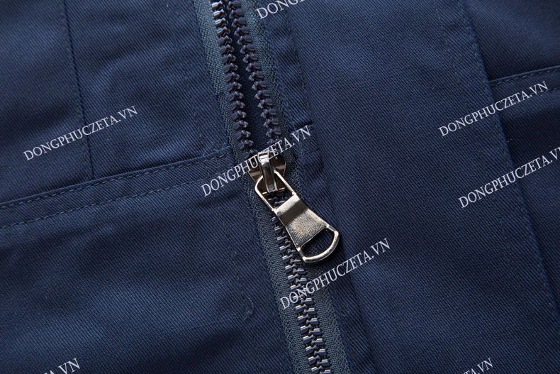 chi tiết khóa áo đồng phục kỹ thuật