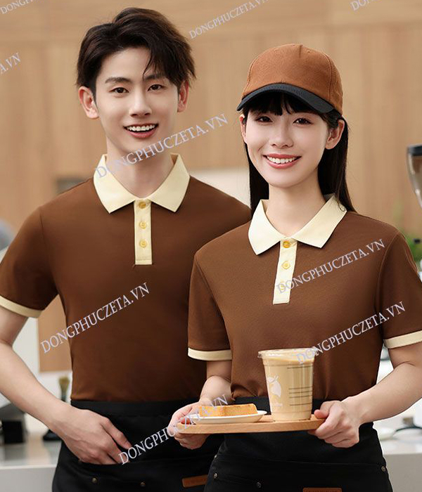 Mẫu Áo Phông Đồng Phục Nhà Hàng Màu Nâu Phối Be – Thanh Lịch & Đẳng Cấp Cho Nhân Viên!