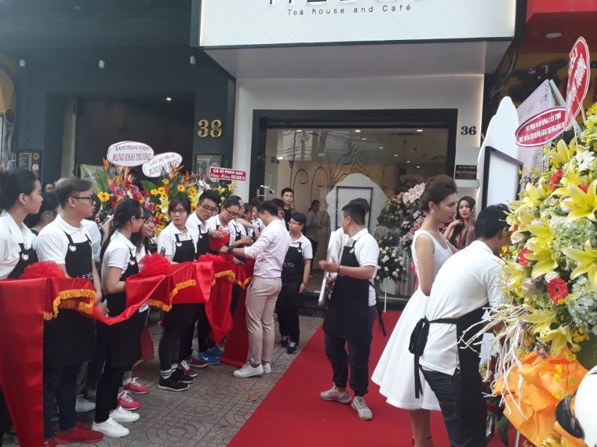 Hoa hậu Phạm Hương chính thức khai trương thương hiệu trà sữa cho riêng mình