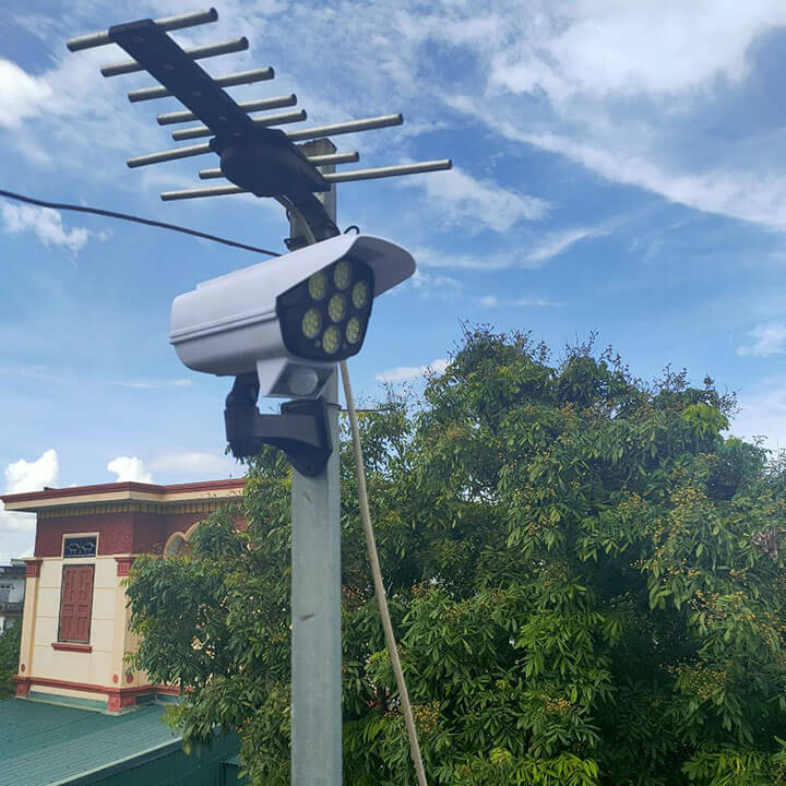 den-nang-luong-mat-troi-gia-came-ra-chong-trom-20