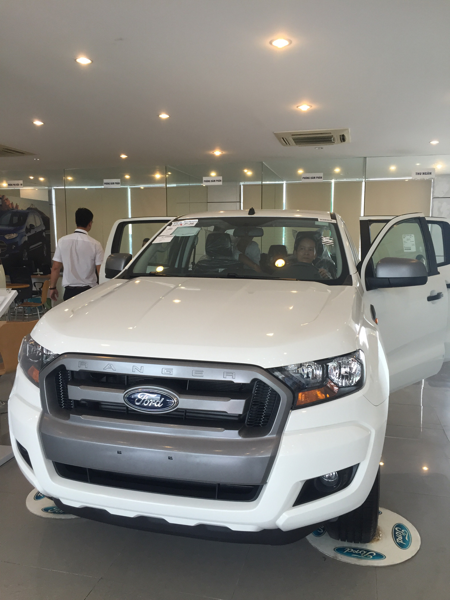 Khuyến mại dòng xe bán tải Ford Ranger 2017 Khuyến mại dòng xe bán tải Ford Ranger 2017