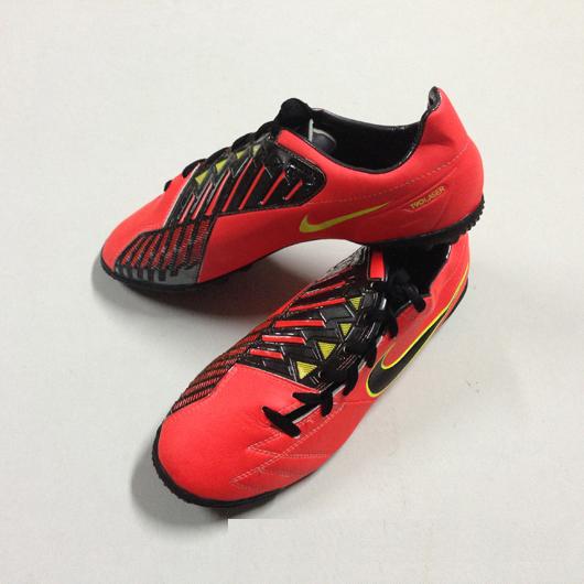 giay_da_bong_nike_t90_laser_mau_do