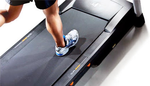 chay-bo-voi-giay-the-thao