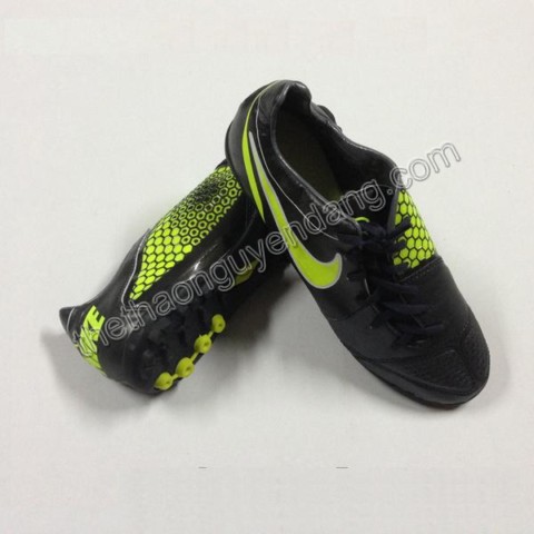 Giày đá bóng Nike Bomba