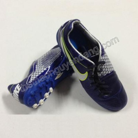 Giày đá bóng Nike Bomba