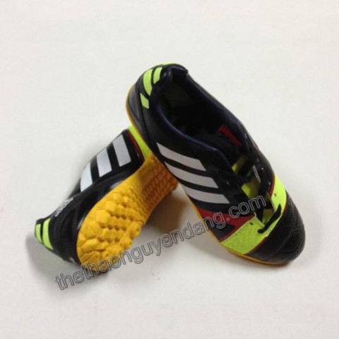 Giày đá bóng Adidas Nitrocharge