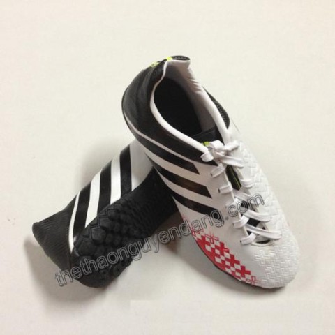 Giày đá bóng Adidas Predator LZ