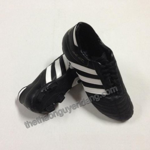 Giày đá bóng Adidas Classic