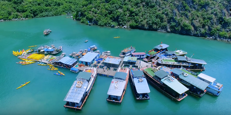 Thuyền Kayak ở nhà Bè trên Vịnh Lan Hạ