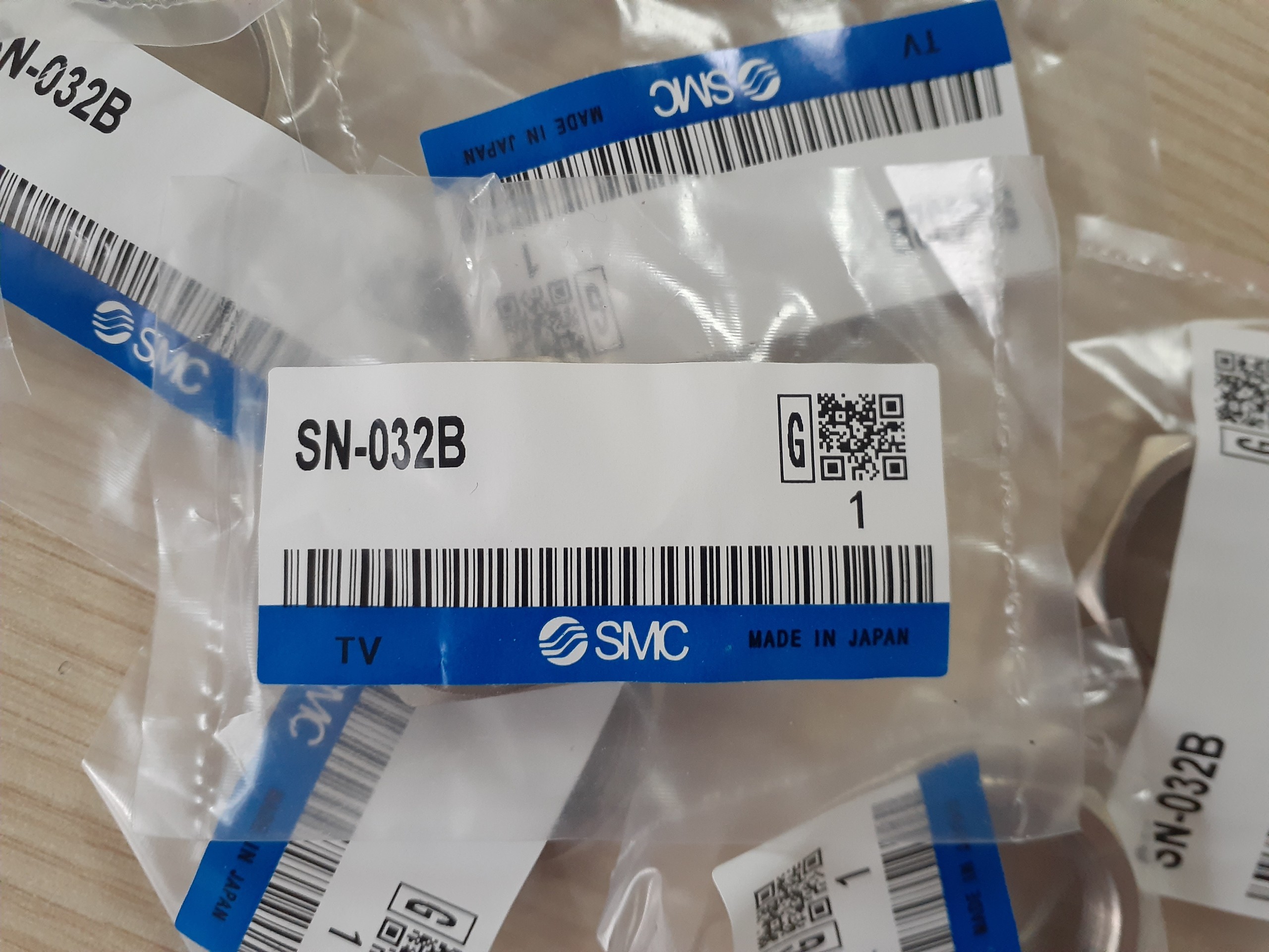 Đai ốc, vòng đệm xy lanh SN-032B hãng SMC