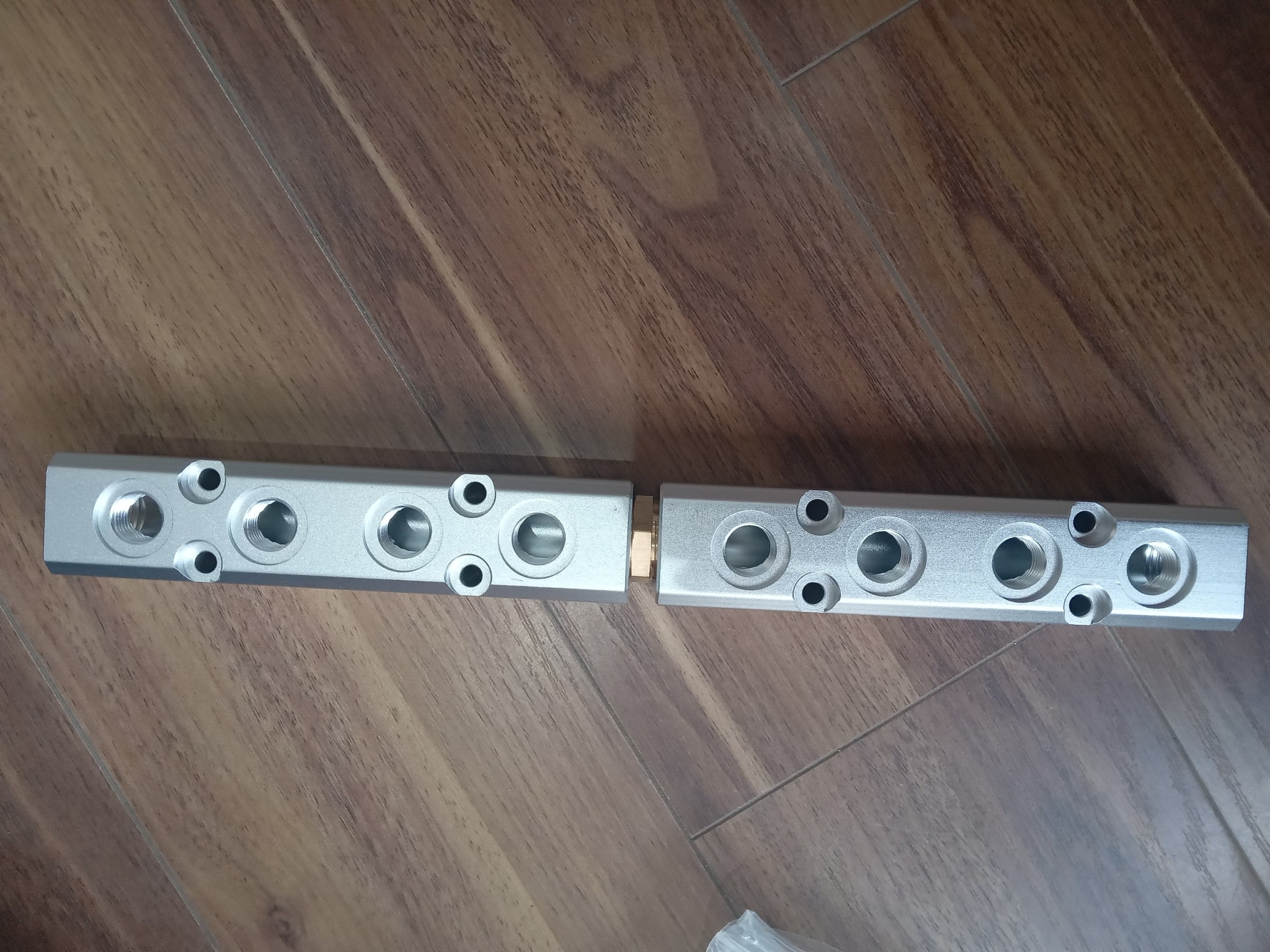 Thanh chia khí nhiều cổng chia 2,3,4,5 ren trong LA2, LA3, LA4, LA5 Bộ chia khí nhiều cổng LA2, LA3, LA4, LA5