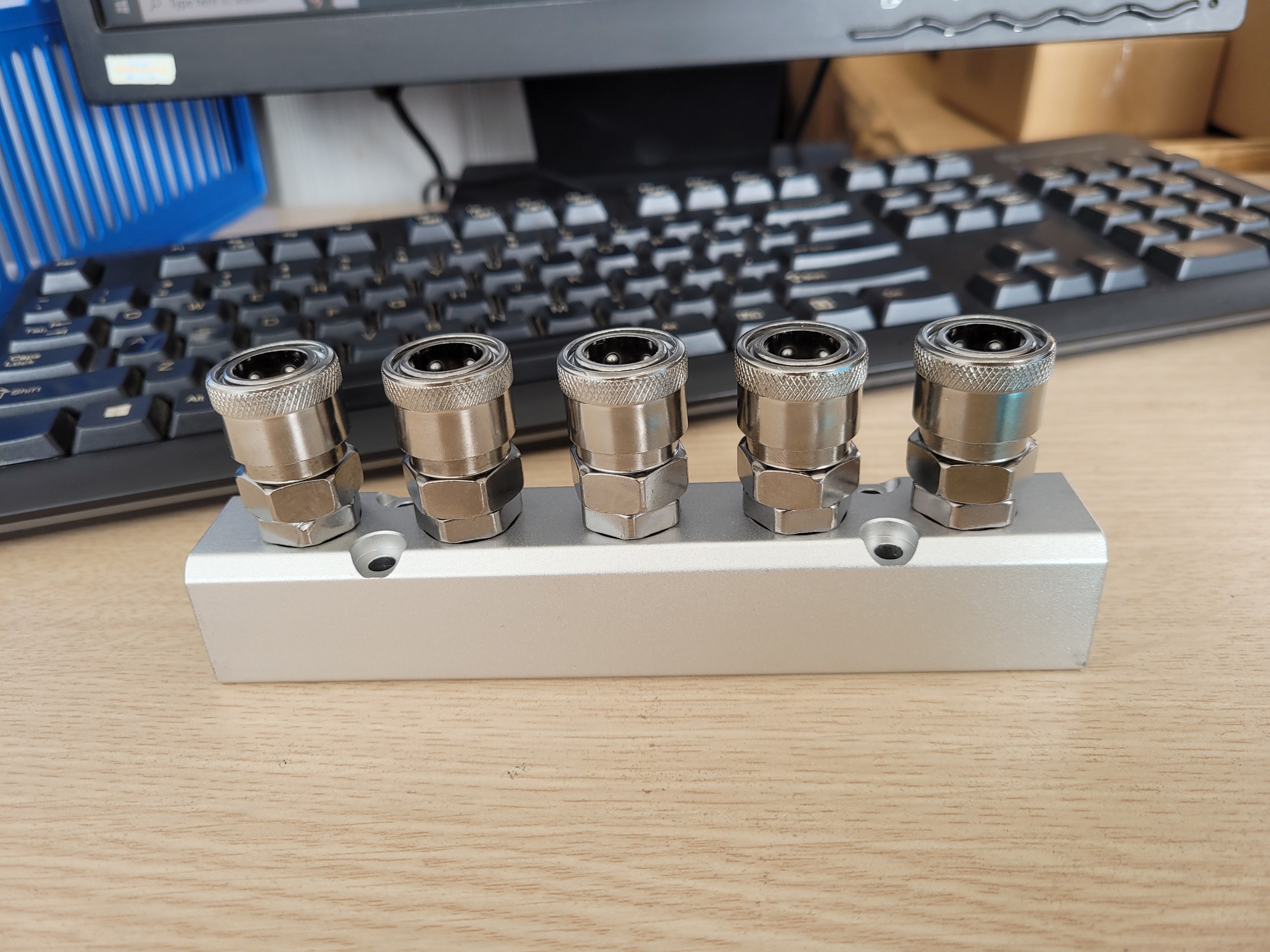 Thanh chia khí nhiều cổng chia 2,3,4,5 ren trong LA2, LA3, LA4, LA5 Bộ chia khí nhiều cổng LA2, LA3, LA4, LA5