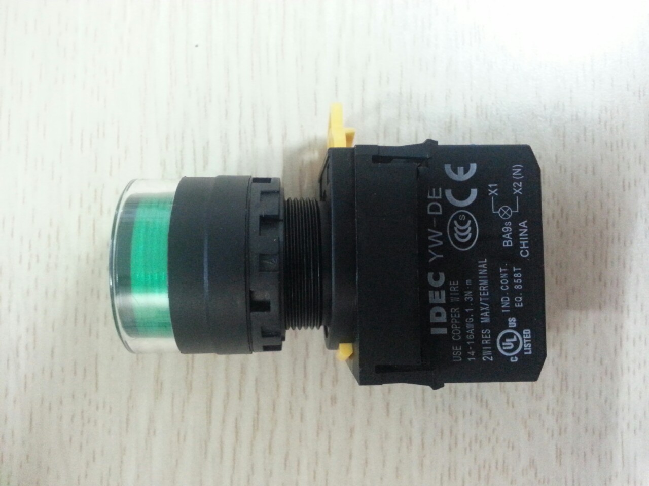 Một số hình ảnh Nút nhấn có đèn IDEC YW1L-MF2E10Q4G