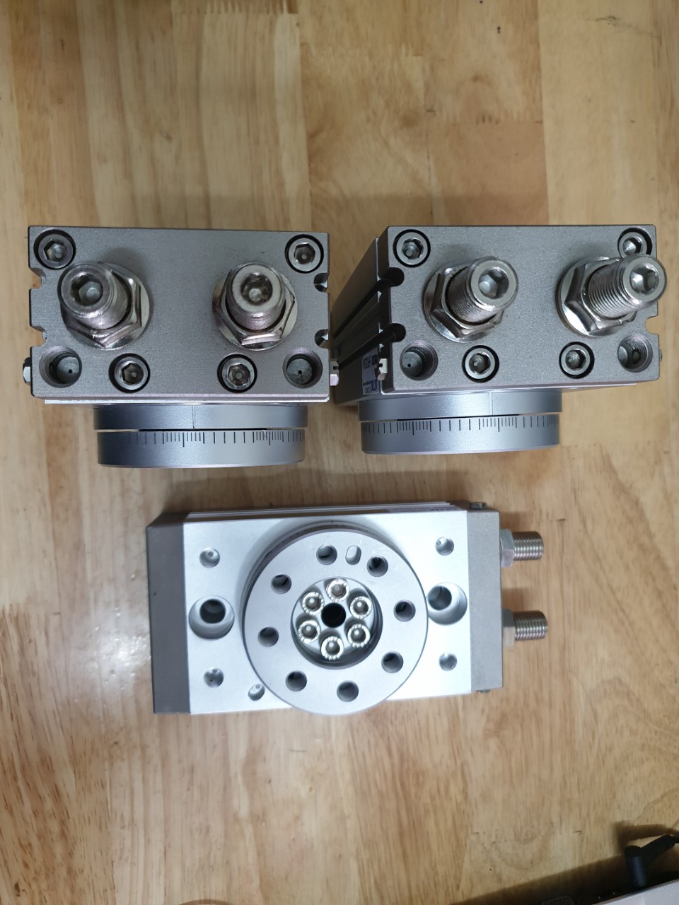 xy lanh xoay HRQ50A AIRTAC