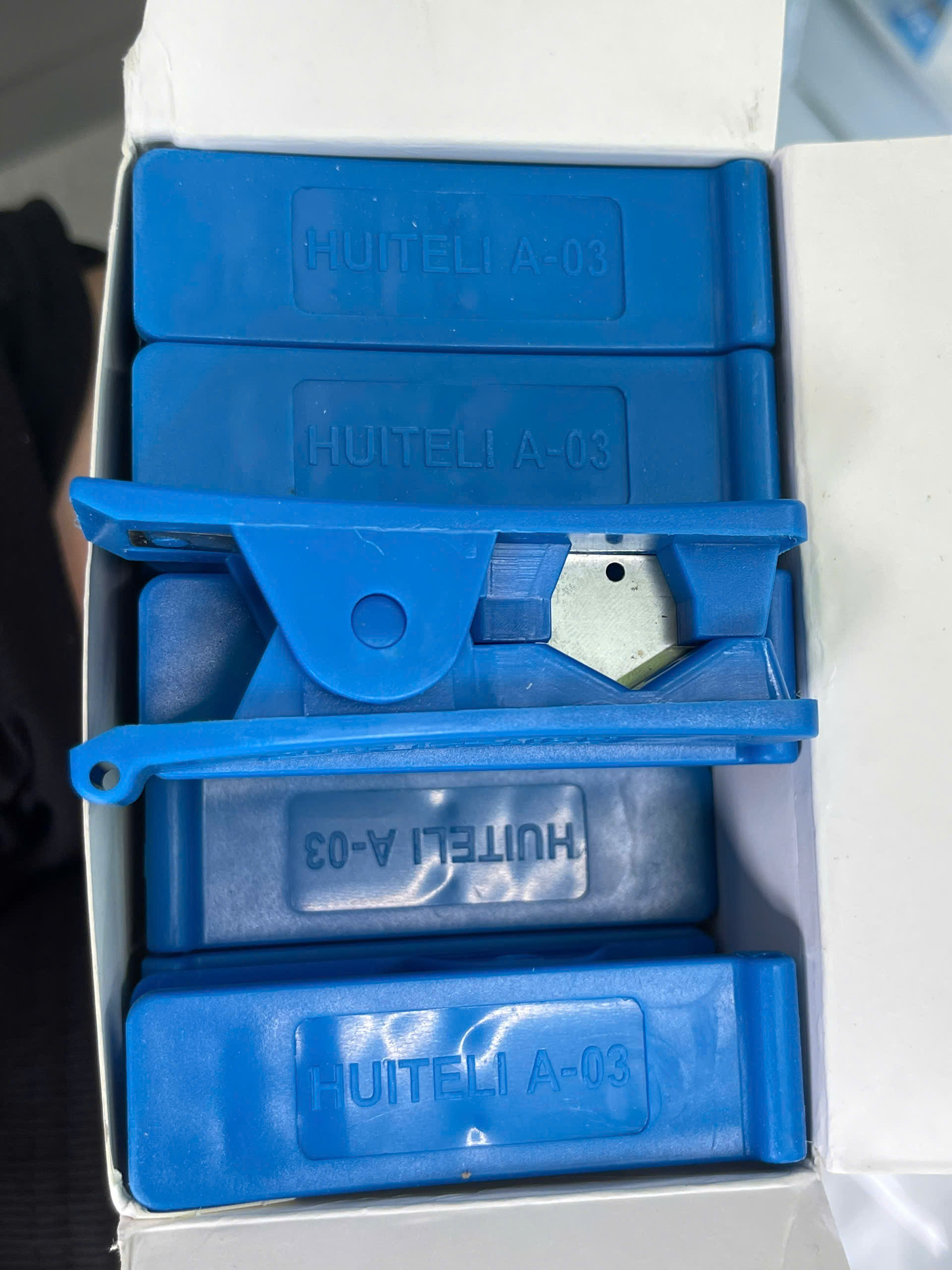 Kéo cắt ống dây khí A-01, kéo cắt ống dây khí A-03  hãng HUATELI