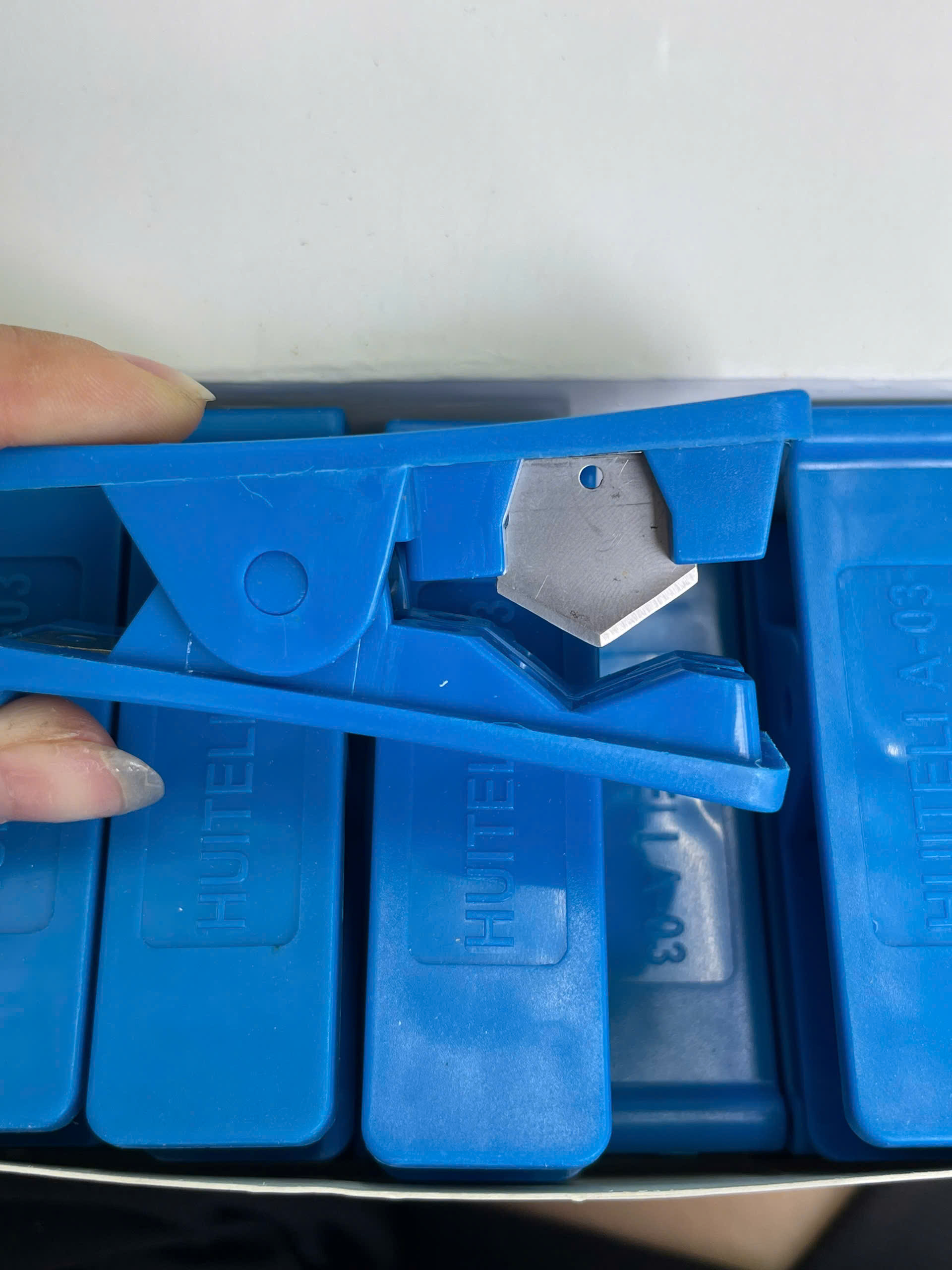 Kéo cắt ống dây khí A-01, kéo cắt ống dây khí A-03  hãng HUATELI