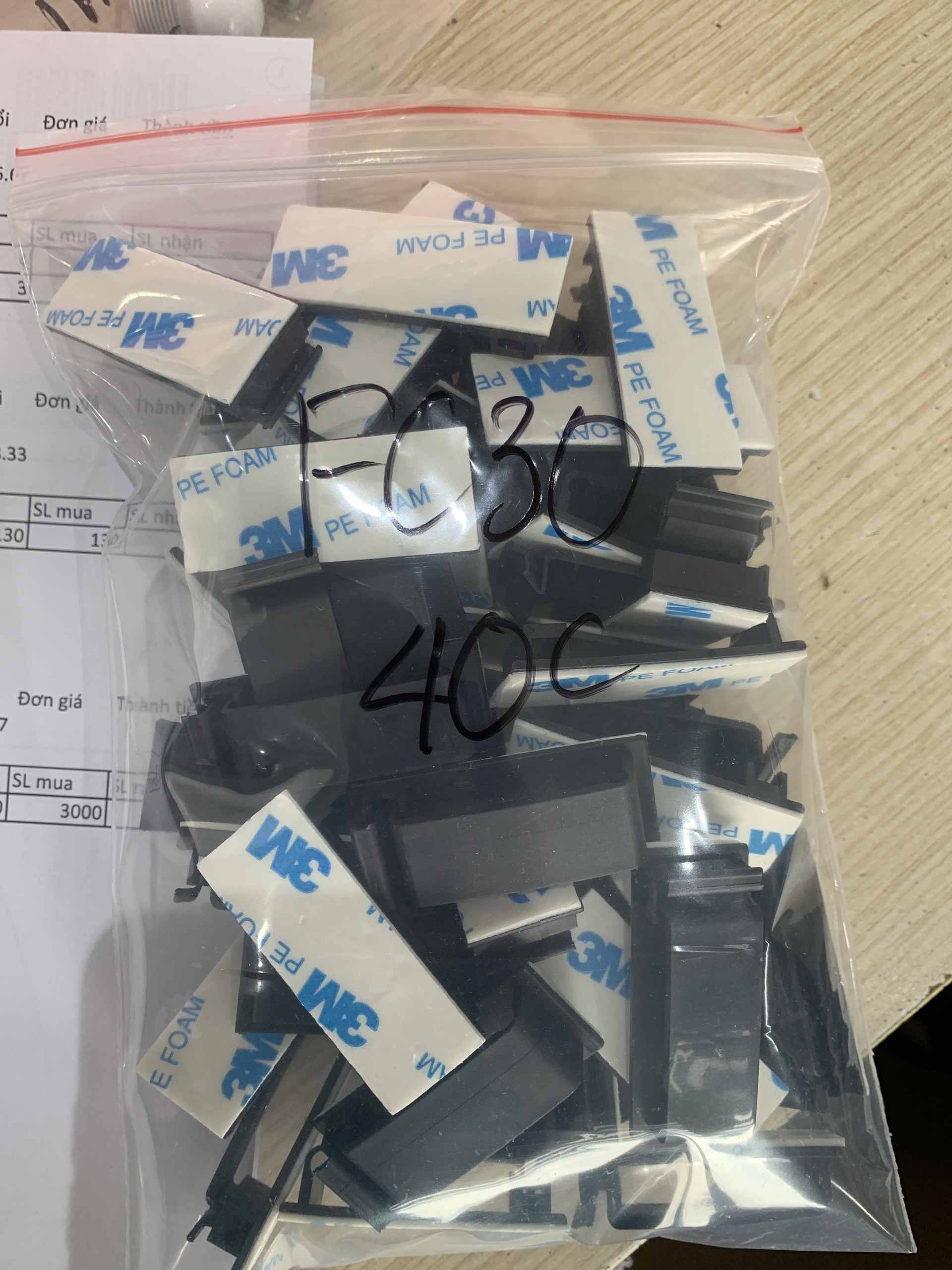 Kẹp dây điện gắn tường có chốt, nẹp cố định dây cáp có băng keo 3M, Miếng dán cố định dây điện, Miếng dán làm gọn dây điện FC-30 FC-40 FC50