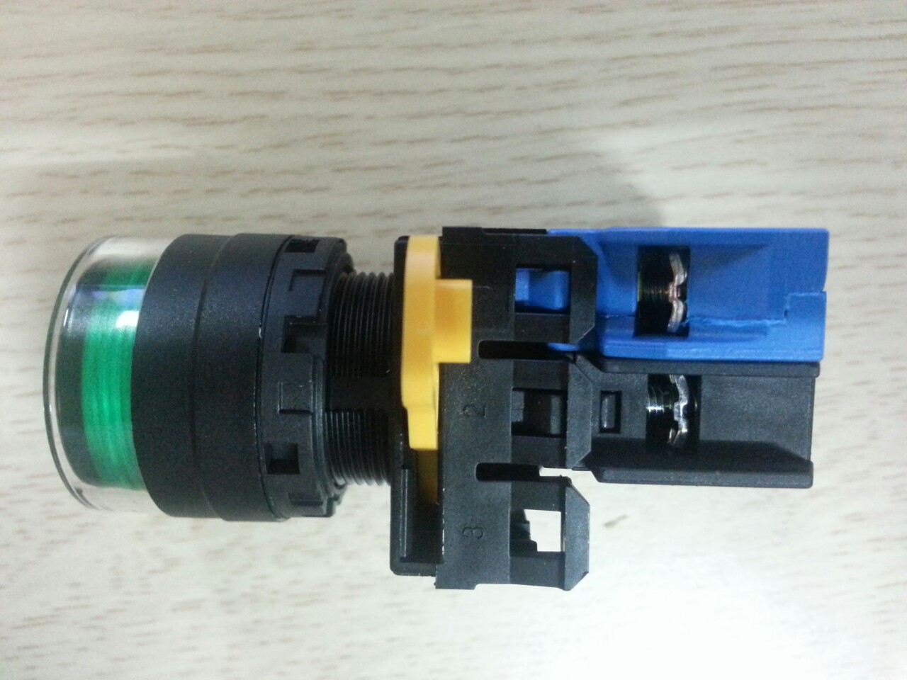 Một số hình ảnh Nút nhấn có đèn IDEC YW1L-MF2E10Q4G