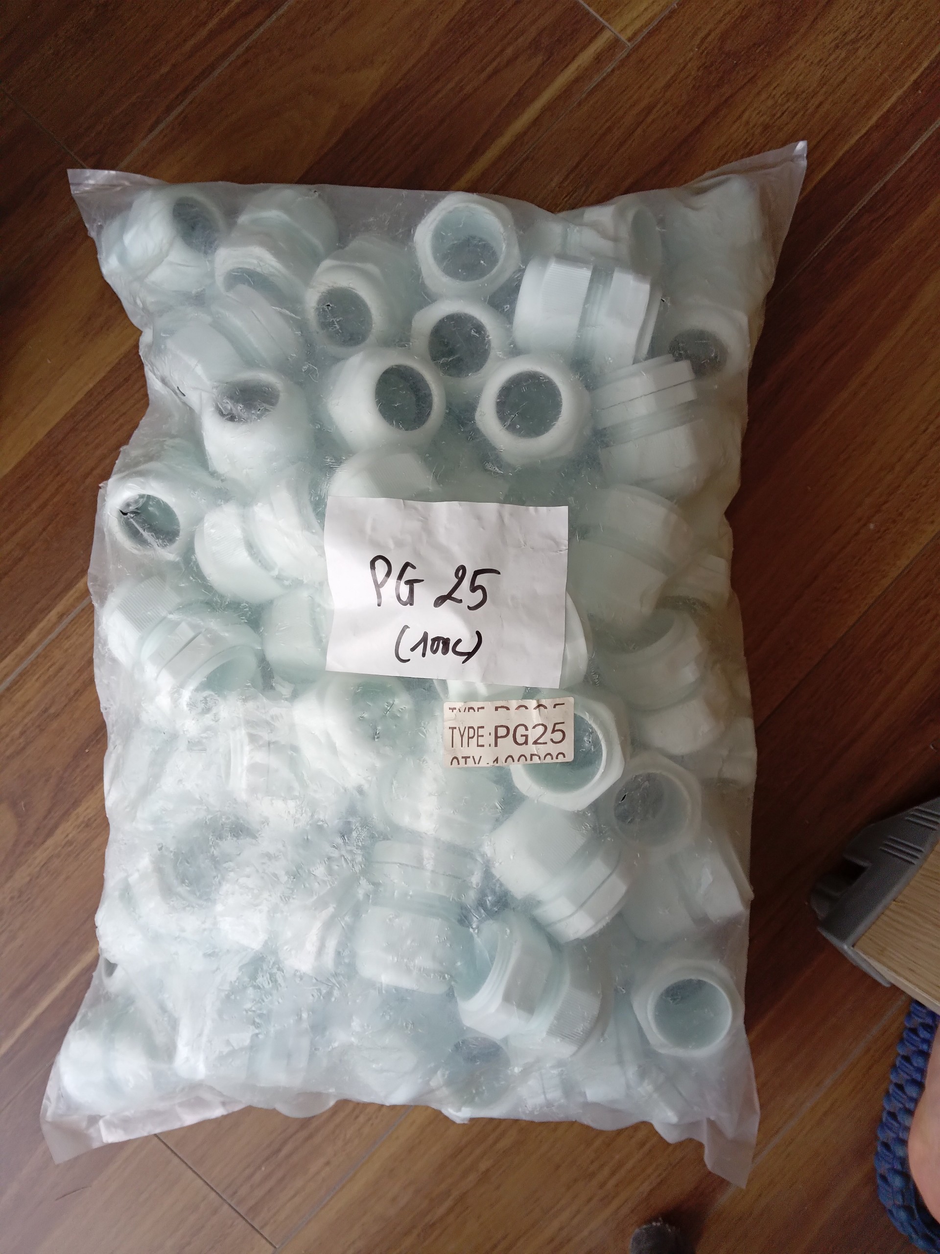 Cút siết cáp, ốc siết cáp, cút xiết cáp, ốc xiết cáp nhựa PG07 PG09 PG11 PG13.5 PG16 PG19 PG21 PG25 PG29 PG36 PG42 PG48 PG63