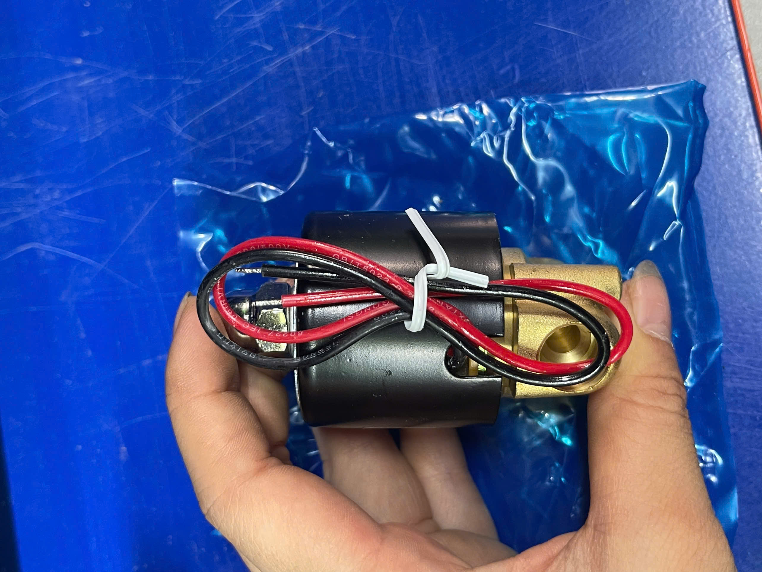 Van điện từ nước thân thép 2WB, Van điện từ khí nén 2WB hãng AKS 2WB025-08, 2WB040-10, 2WB160-15, 2WB200-20, 2WB20-25, 2WB350-35, 2WB500-50