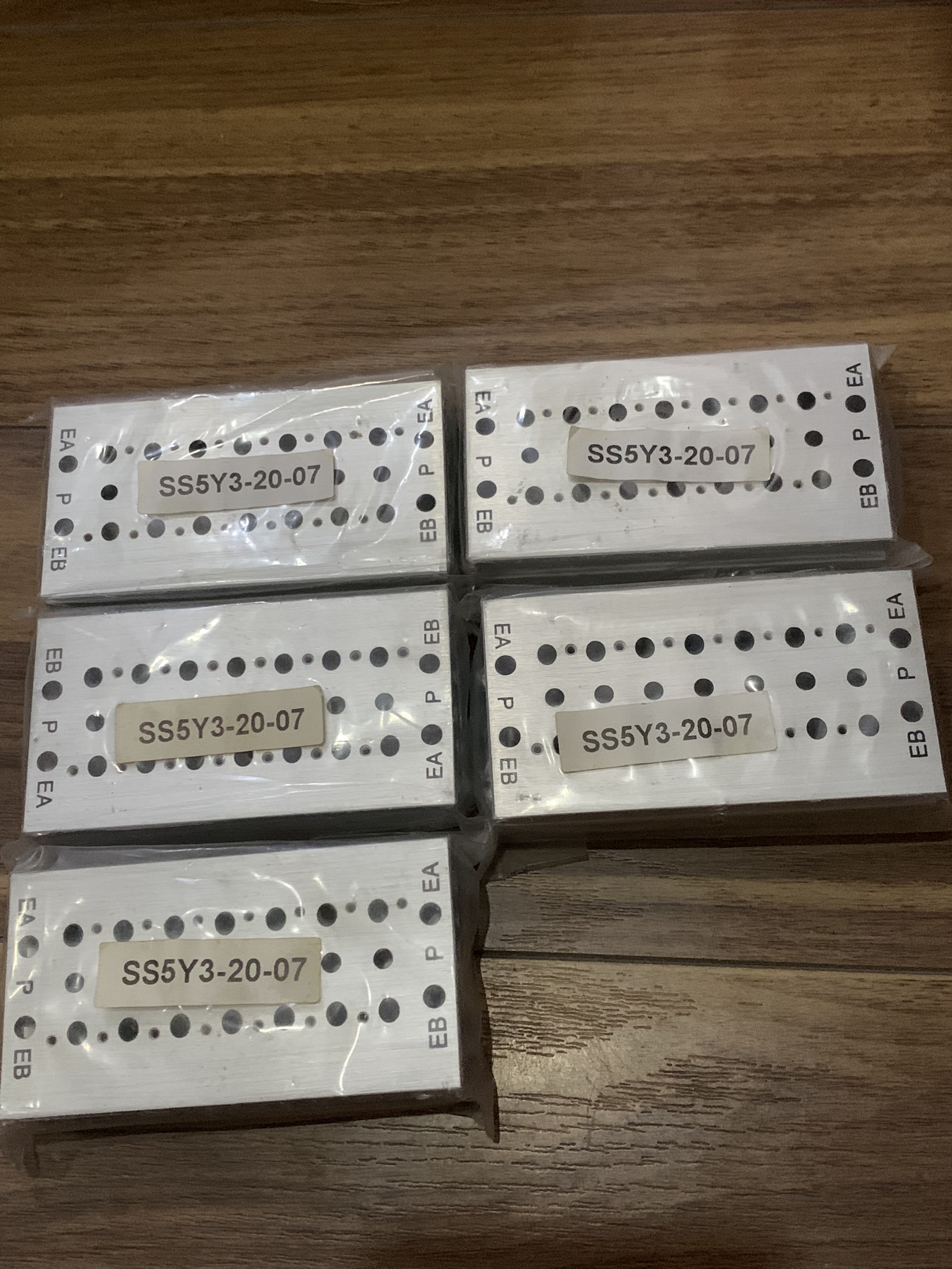 Đế van SS5Y5-20-02 SS5Y5-20-03 SS5Y5-20-04 SS5Y5-20-05 SS5Y5-20-06 gắn van điện từ dòng SY3000-SY5000-SY7000