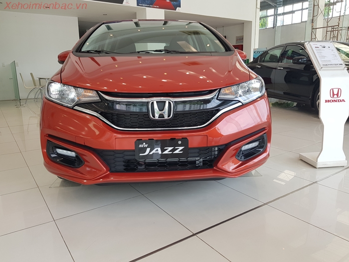 Xe Honda Jazz 1.5CVT phiên bản V tại showroom Honda ô tô Mỹ Đình