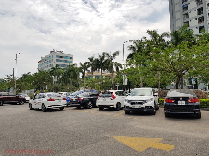 Trước sửa showroom Honda Mỹ Đình nhìn từ trong ra đường Lê Đức Thọ