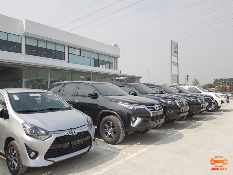 Ngoài ra còn có 2 kho xe trưng bày bên ngoài sảnh đại lý toyota thái hòa từ liêm