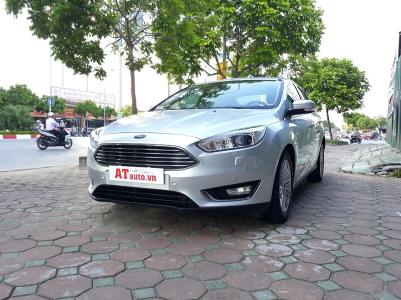 Xe Ford Focus trưng bày tại salon ATauto.vn